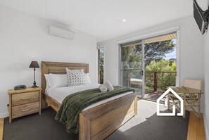4 bedrooms, iron/ironing board, WiFi, bed sheets - Spray Point House *1 NIGHT FREE* 300m to National Park (Blairgowrie)