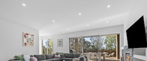 Smart TV, fireplace - Spray Point House *1 NIGHT FREE* 300m to National Park (Blairgowrie)