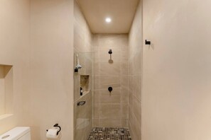 Shower, hair dryer, towels, shampoo - Talulah Living 3BR Apt - Private & Shared Pool (Tulum)