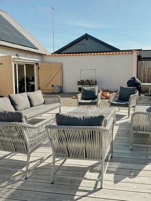 Terrace/patio - Charming family house near Ystad's sandy beaches (Köpingebro)