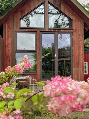 Exterior detail - Upcycled cottage near Varberg beaches (Varberg)