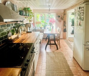 Microwave, oven, dishwasher, coffee/tea maker - Charming cottage in scenic Brösarp Österlen (Kivik)