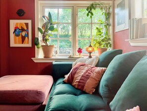 TV, fireplace - Charming cottage in scenic Brösarp Österlen (Kivik)