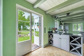 Oven, dishwasher, coffee/tea maker - Listed country house near Schlei and Baltic Sea (Thumby)