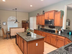Private kitchen - Cozy 2-bedroom house with Den/Office in tranquil SunCity Anthem with cool vibes. (Florence)
