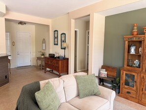 Living area - Cozy 2-bedroom house with Den/Office in tranquil SunCity Anthem with cool vibes. (Florence)