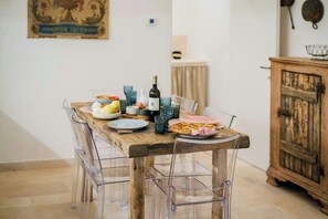 Dining - Puglian farmhouse near Alberobello trulli (Martina Franca)