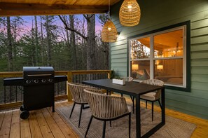 Outdoor dining - Firefly Cottage Hot Tub, Fire Pit & Family Bunk Room (Ellijay)