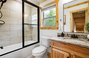 Bathroom - Firefly Cottage Hot Tub, Fire Pit & Family Bunk Room (Ellijay)