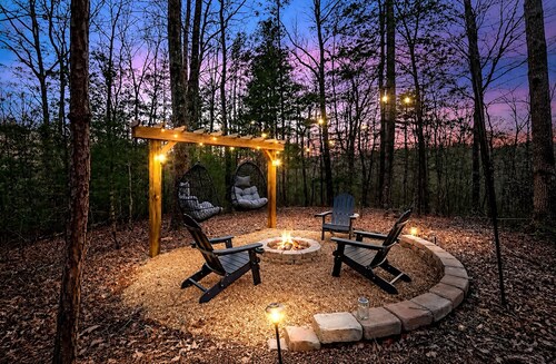 Firefly Cottage Hot Tub, Fire Pit & Family Bunk Room