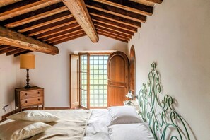 Desk, free WiFi - Charming villa overlooking Valfabbrica (Valfabbrica)