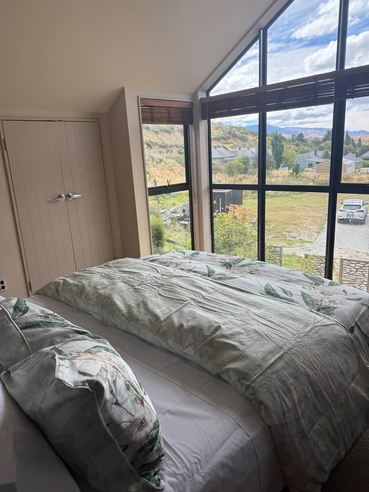 4 bedrooms, iron/ironing board, free WiFi