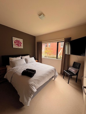 WiFi, bed sheets - Cardrona Alpine Luxe: Your Sanctuary off the Slopes, Perfect for Large Groups (Cardrona)