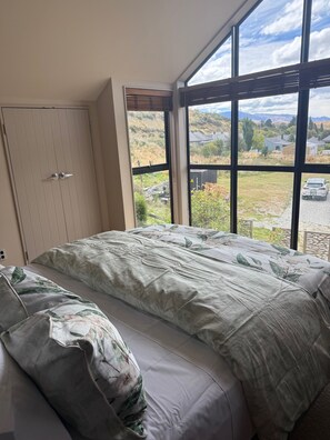 WiFi, bed sheets - Cardrona Alpine Luxe: Your Sanctuary off the Slopes, Perfect for Large Groups (Cardrona)