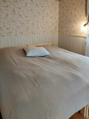 Room - Cottage by the forest in rural valley (Granbergsdal)