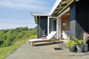 Terrace/patio - Wooden house by Sletterhage Lighthouse on Helgenæs (Knebel)