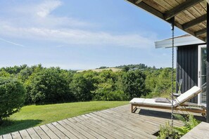 Terrace/patio - Wooden house by Sletterhage Lighthouse on Helgenæs (Knebel)