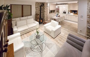 Smart TV, fireplace, DVD player, table football