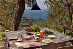 Outdoor dining - House with sea view in Capo di Sorrento (Sorrento)