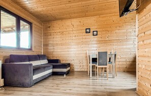 TV, table football - Awesome home in Darlowo with sauna (Darlowo)
