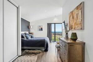 Free WiFi - Modern beach house with sea views at Bjørnsknude (Juelsminde)