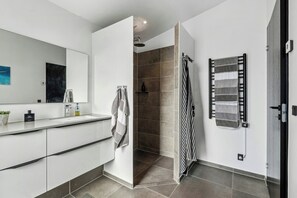 Shower - Modern beach house with sea views at Bjørnsknude (Juelsminde)
