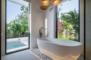 Luxury Villa, 3 Bedrooms, Pool View | Bathroom | Separate tub and shower, rainfall showerhead, hair dryer, slippers - Ardhana Villas Residence (Ungasan)