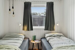 Free WiFi - Holiday home with creative space near Glesborg (Glesborg)