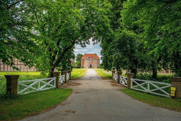 Property grounds - Historic gardener's cottage with charm and jetty (Wahlstorf)