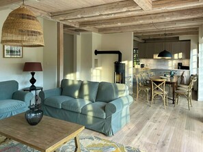 TV, fireplace - Historic gardener's cottage with charm and jetty (Wahlstorf)