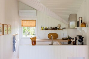 Horno, lavavajillas y cafetera y tetera 