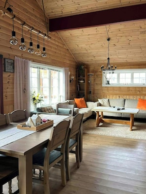 TV, fireplace - Fjord cabin with mountain views near Molde (Molde)