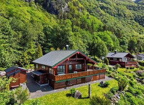 Unclassified image, 5 of 31, button - Fjord cabin with mountain views near Molde (Molde)