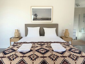 Desk, free WiFi - Contemporary villa in the heart of the Alpilles (Eyguières,)