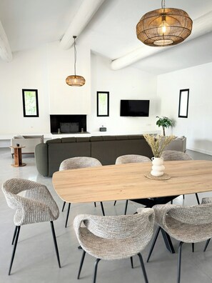 Dining - Contemporary villa in the heart of the Alpilles (Eyguières,)