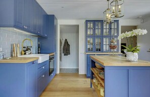 Oven, dishwasher, coffee/tea maker - Cozy summer house near Tisvilde Beach and nature (Vejby)