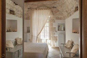 Free WiFi - Historic trullo in Puglia (Ostuni)
