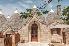 Exterior - Historic trullo in Puglia (Ostuni)
