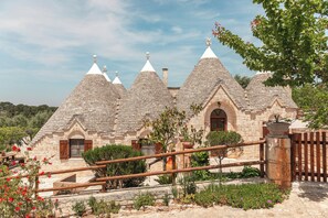 Exterior - Historic trullo in Puglia (Ostuni)
