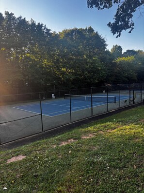 Sports court - Welcoming to your cozy home away from home in the heart of little 5 points! (Atlanta)