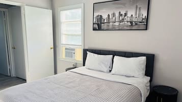 1 slaapkamer, een strijkplank/strijkijzer, wifi, beddengoed