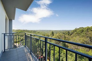 Property grounds - Modern 1BR Apt 1KM to Macquarie Park Station (Macquarie Park)