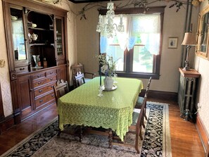 Dining - Charming Bluff Country Getaway Near Root River Trail & Downtown Lanesboro (Lanesboro)
