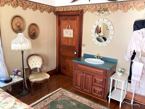 Room - Charming Bluff Country Getaway Near Root River Trail & Downtown Lanesboro (Lanesboro)