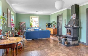 TV, fireplace - Amazing home in Skåne-Tranås with WiFi (Skåne-Tranås)