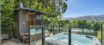 Bogong View Retreat | Spa, Sauna & Alpine Views