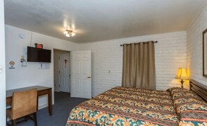 Classic Room, Mountain View | Desk, laptop workspace, iron/ironing board, free WiFi - Kiteville Cordes Lakes (Cordes Lakes)