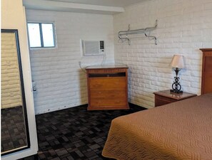 Classic Room, Mountain View | Desk, laptop workspace, iron/ironing board, free WiFi - Kiteville Cordes Lakes (Cordes Lakes)