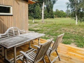 Outdoor dining - House a stone's throw from Ekeviken on Fårö (Fårö)