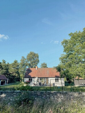 Exterior - House a stone's throw from Ekeviken on Fårö (Fårö)